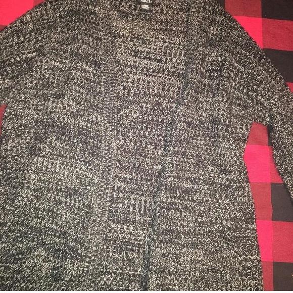 Thick Grey cardigan - Picture 2 of 2